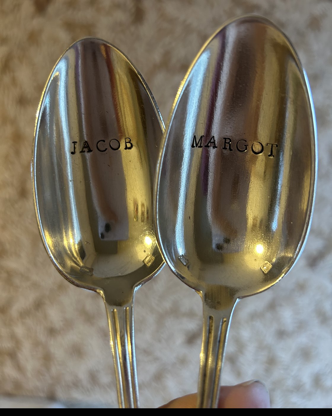 MargotとJacobの名を刻んだアンティークスプーン2本